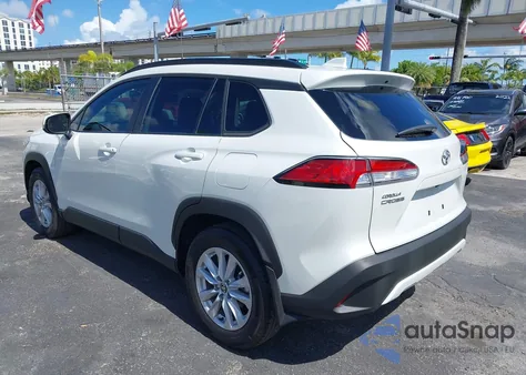 2024 Toyota Corolla Cross Le z USA, uszkodzony, nr VIN 7MUCAAAG1RV084549